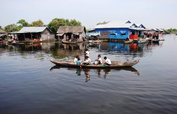 Mechhrey-Floating-Village-By-Tuk-Tuk